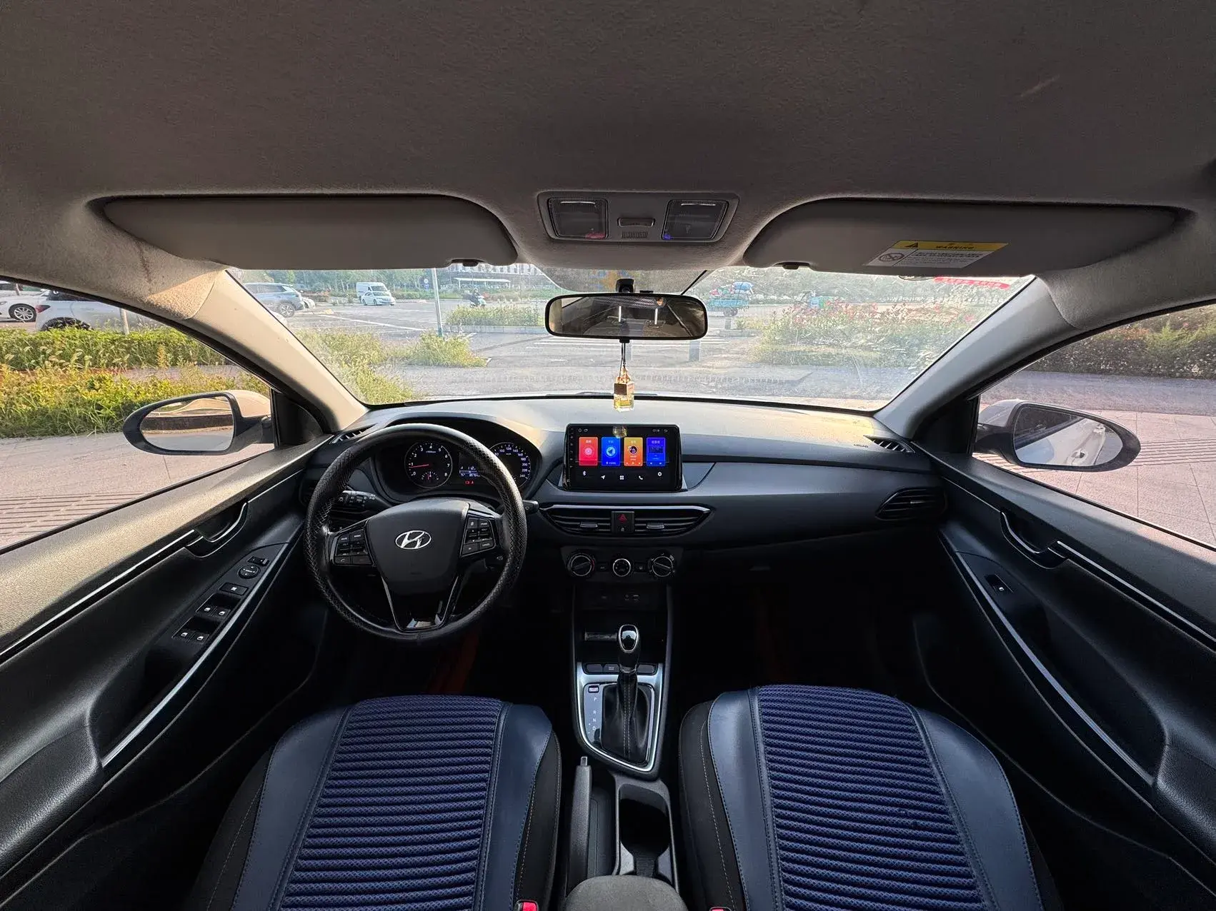 2017 HYUNDAI CELESTA thumbnail 4