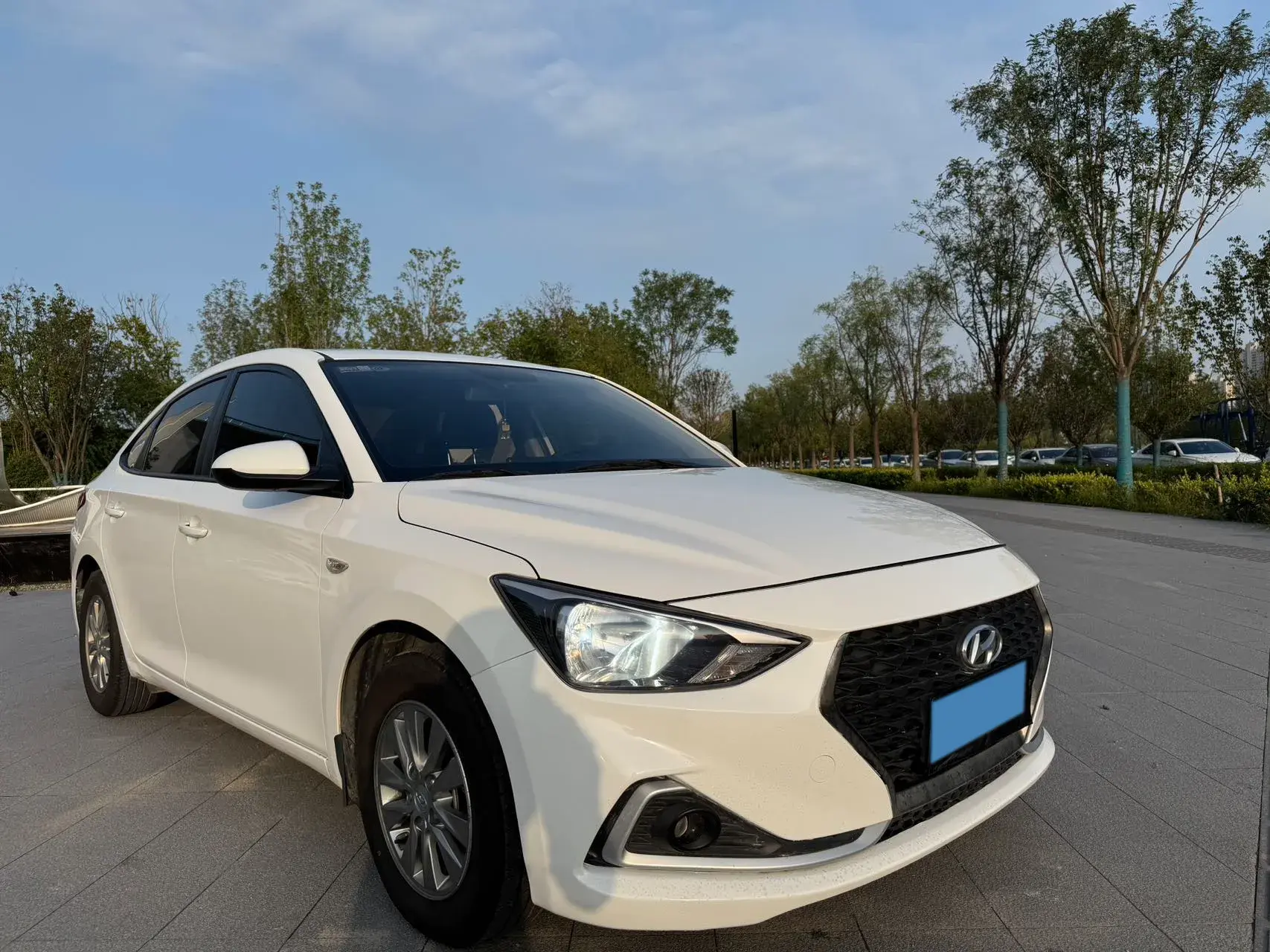 2017 HYUNDAI CELESTA thumbnail 3