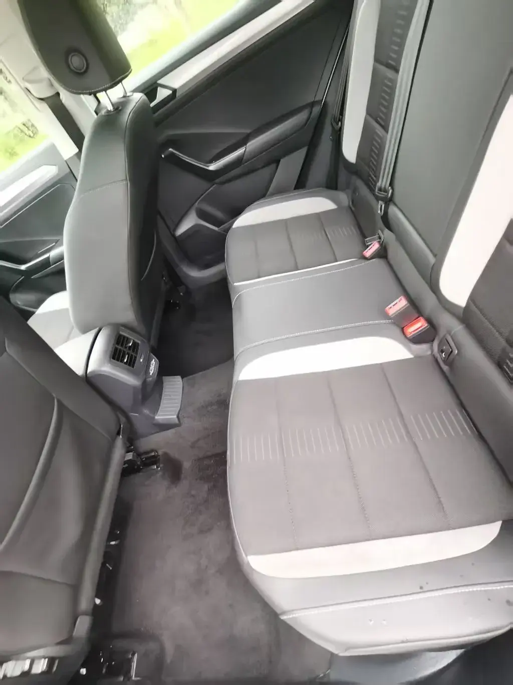 2019 VOLKSWAGEN T-ROC thumbnail 4