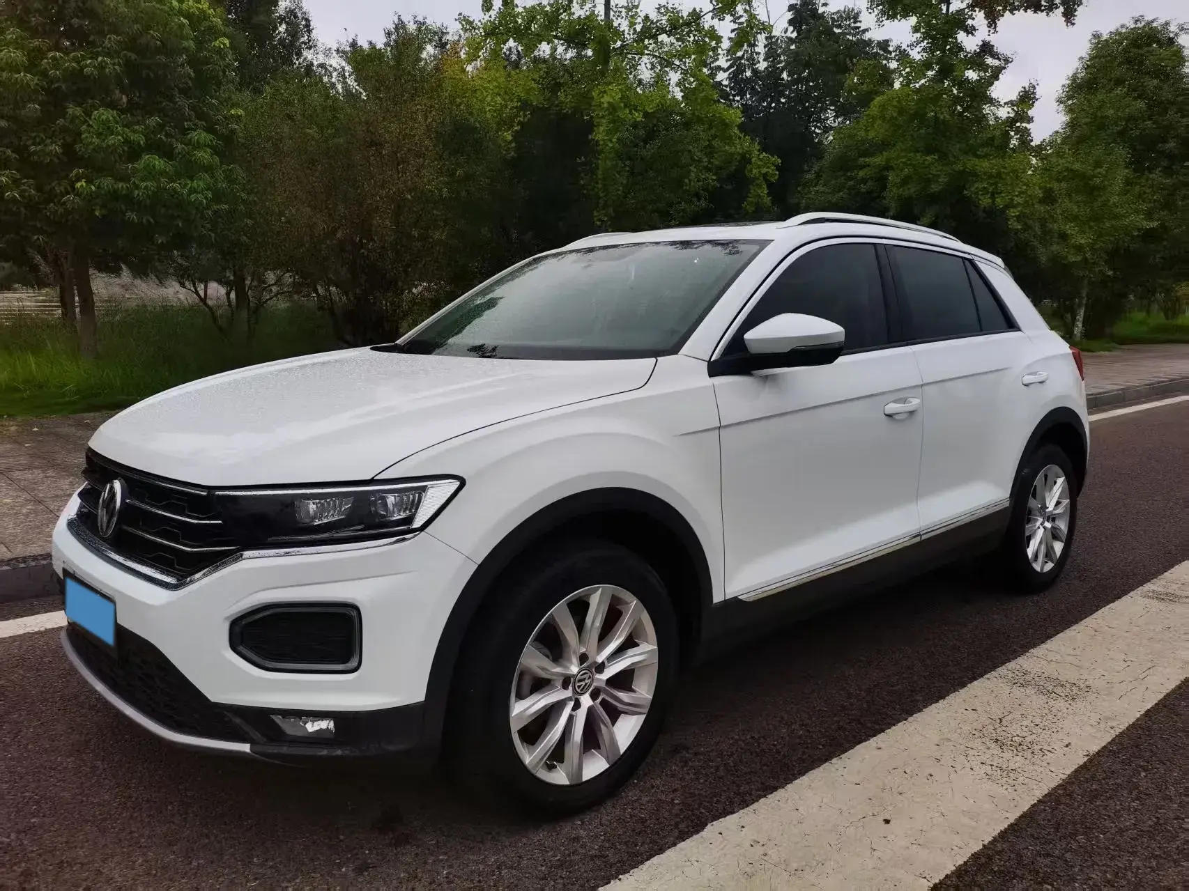 2019 VOLKSWAGEN T-ROC view 1