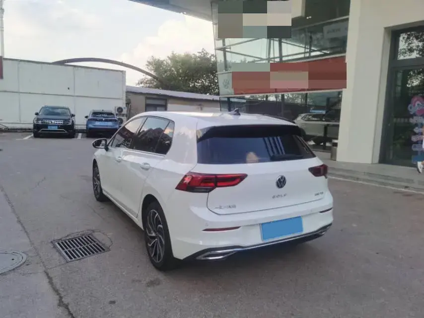 2024 VOLKSWAGEN GOLF thumbnail 3