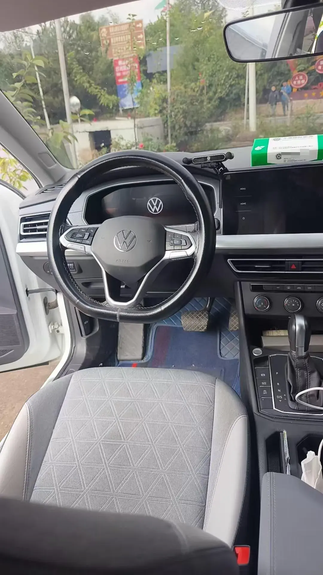 2023 VOLKSWAGEN LAVIDA thumbnail 4