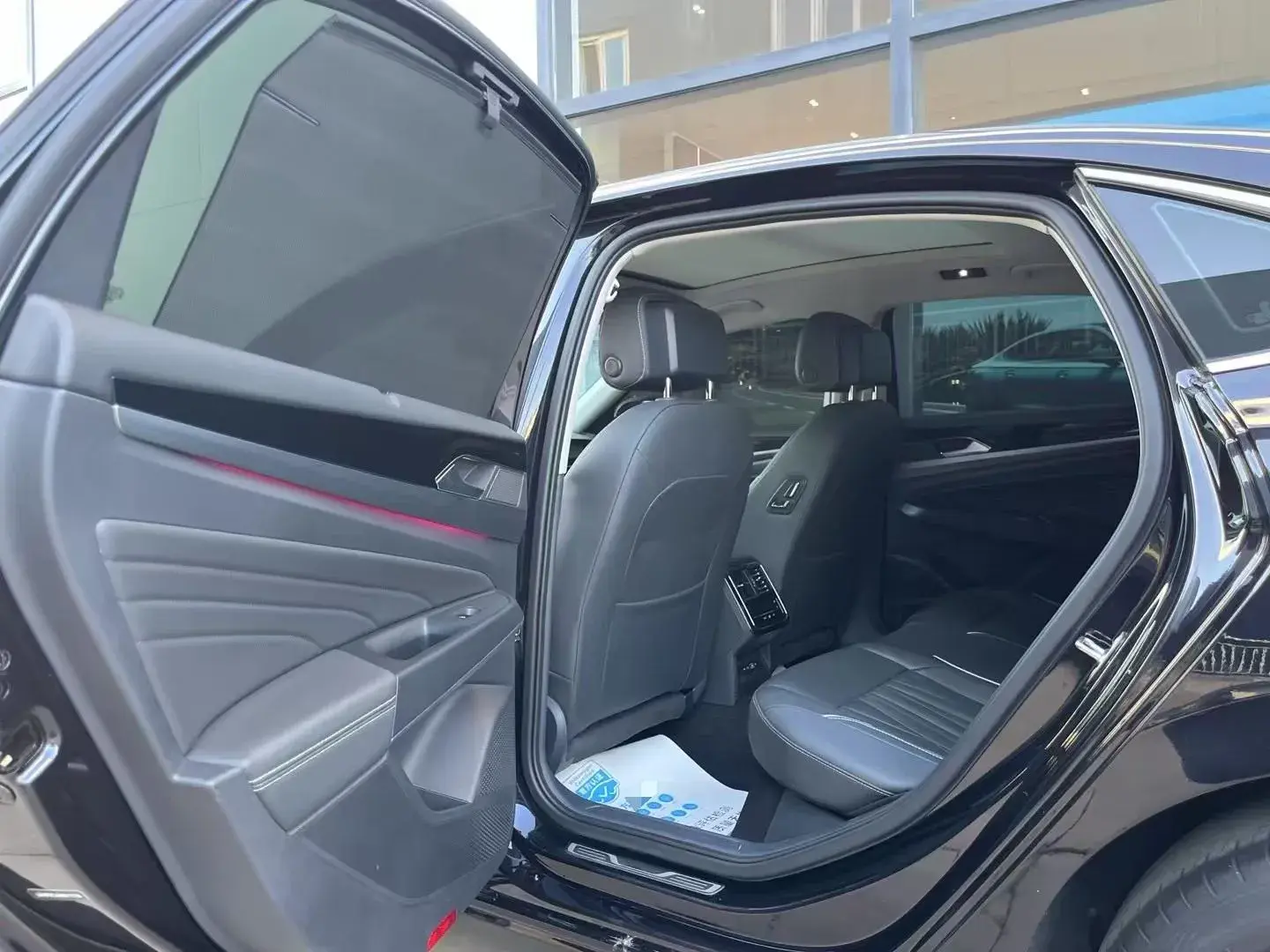 2022 VOLKSWAGEN PASSAT thumbnail 4