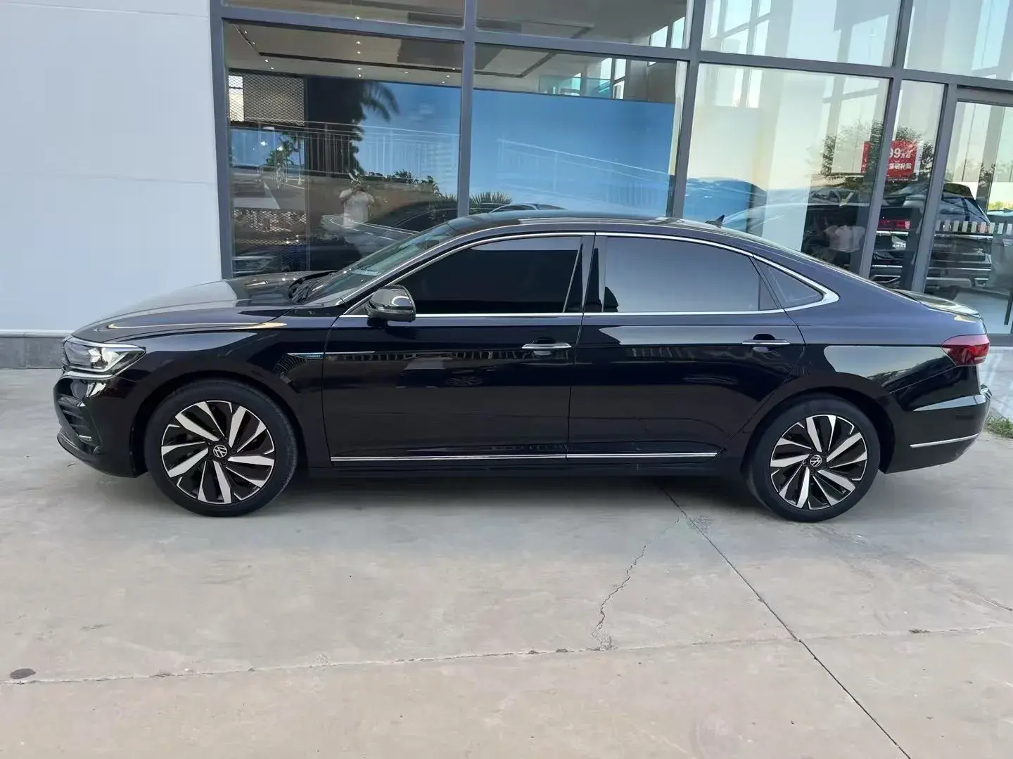 2022 VOLKSWAGEN PASSAT thumbnail 2