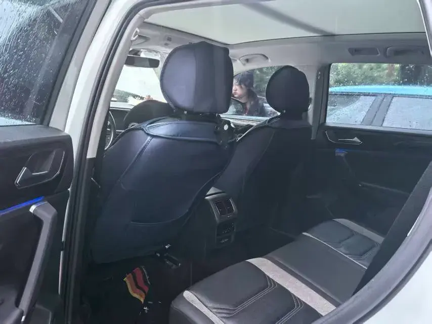 2022 VOLKSWAGEN TAYRON thumbnail 4