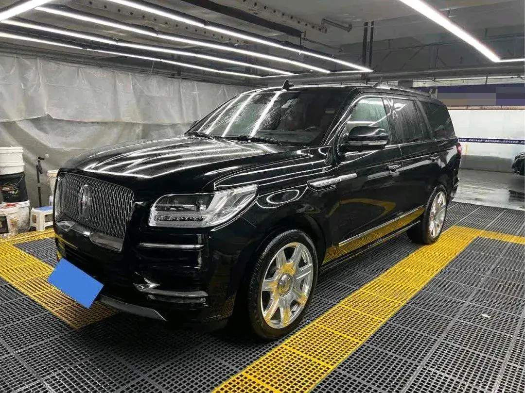 2019 LINCOLN NAVIGATOR view 1