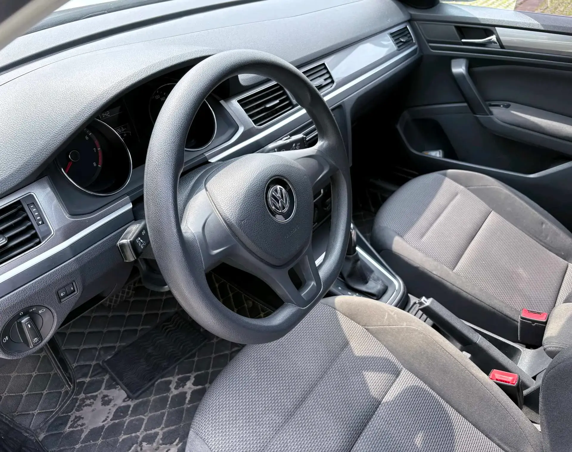 2018 VOLKSWAGEN BORA thumbnail 3