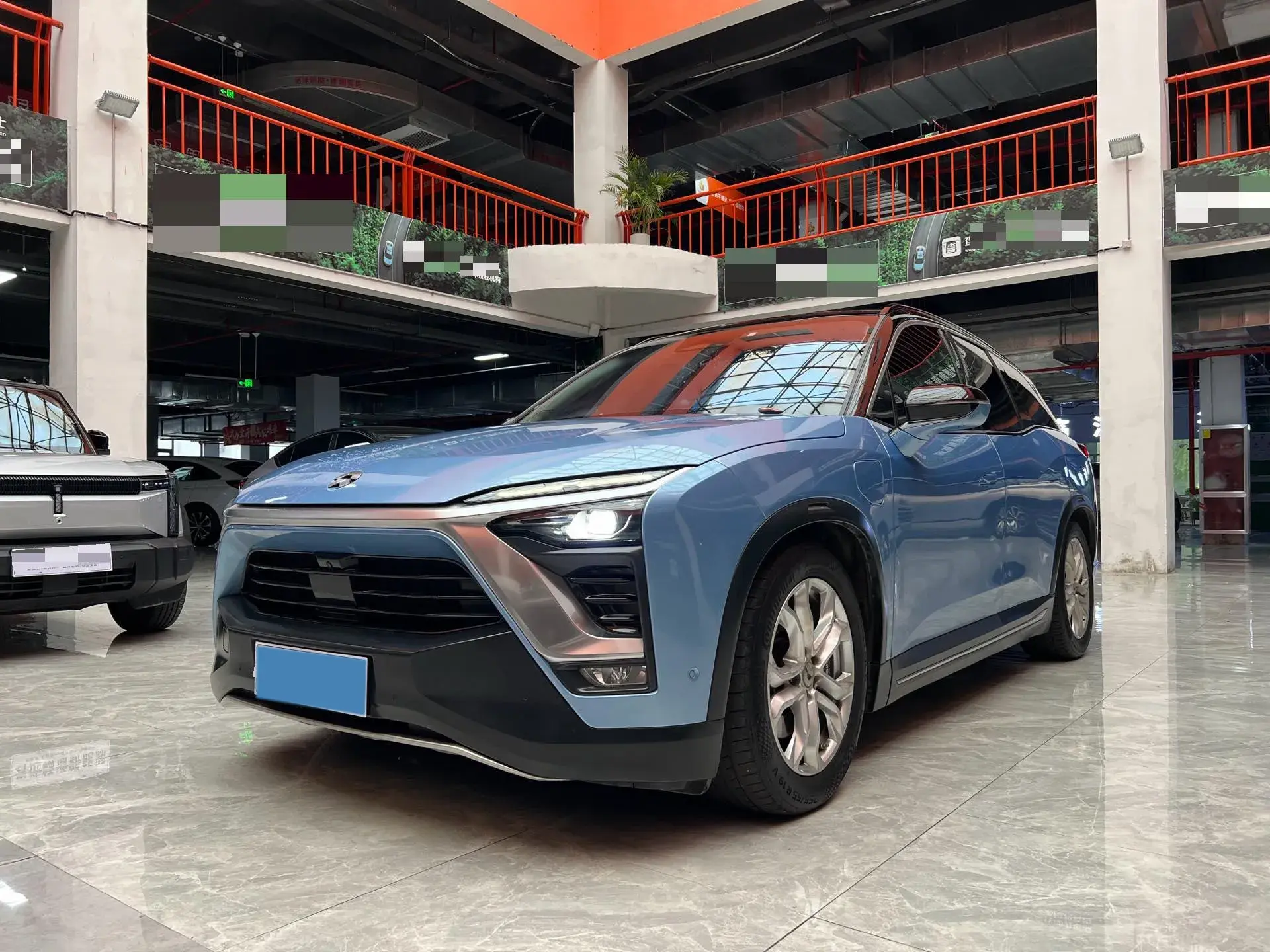 2018 NIO ES8 view 1