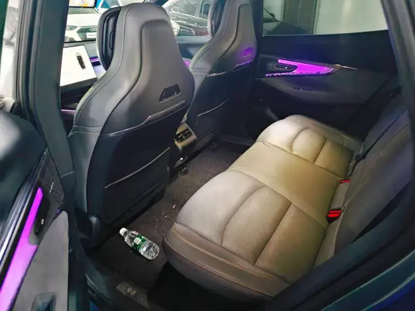 2025 LYNK&CO 08 thumbnail 4