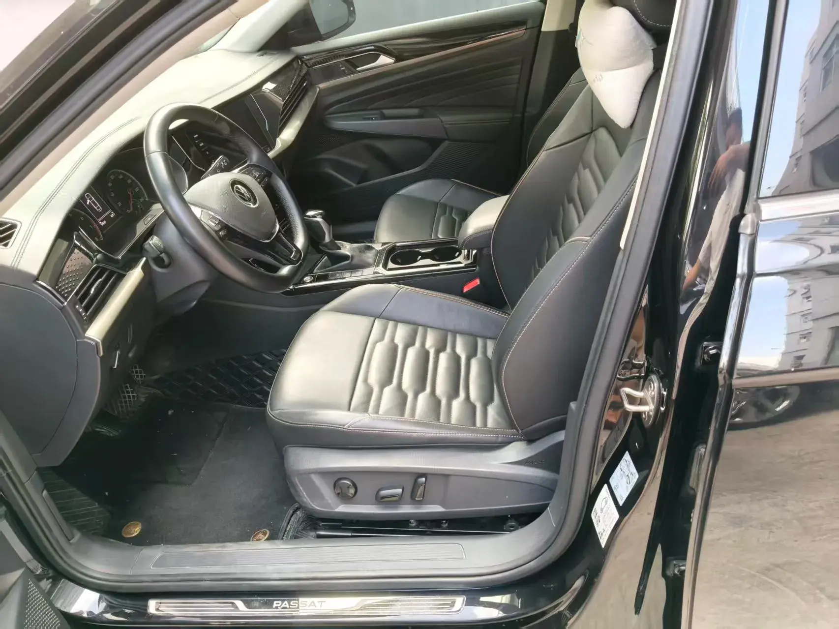 2020 VOLKSWAGEN PASSAT thumbnail 3