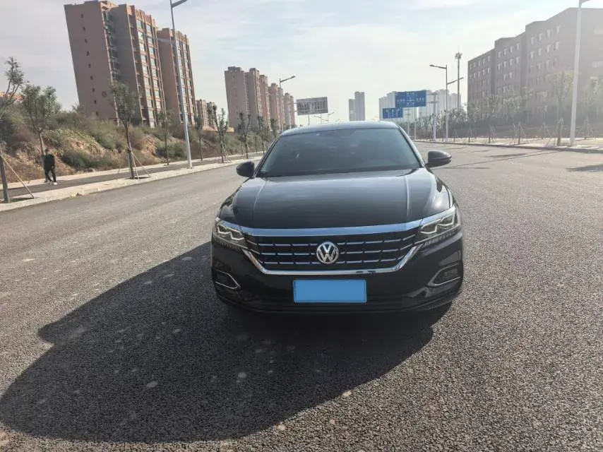 2019 VOLKSWAGEN PASSAT thumbnail 2