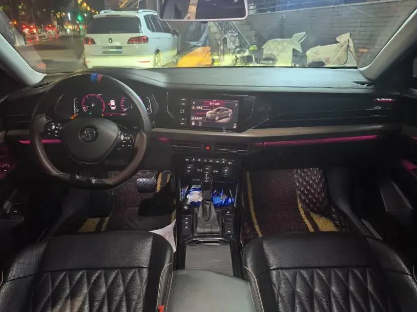 2019 VOLKSWAGEN PASSAT thumbnail 4