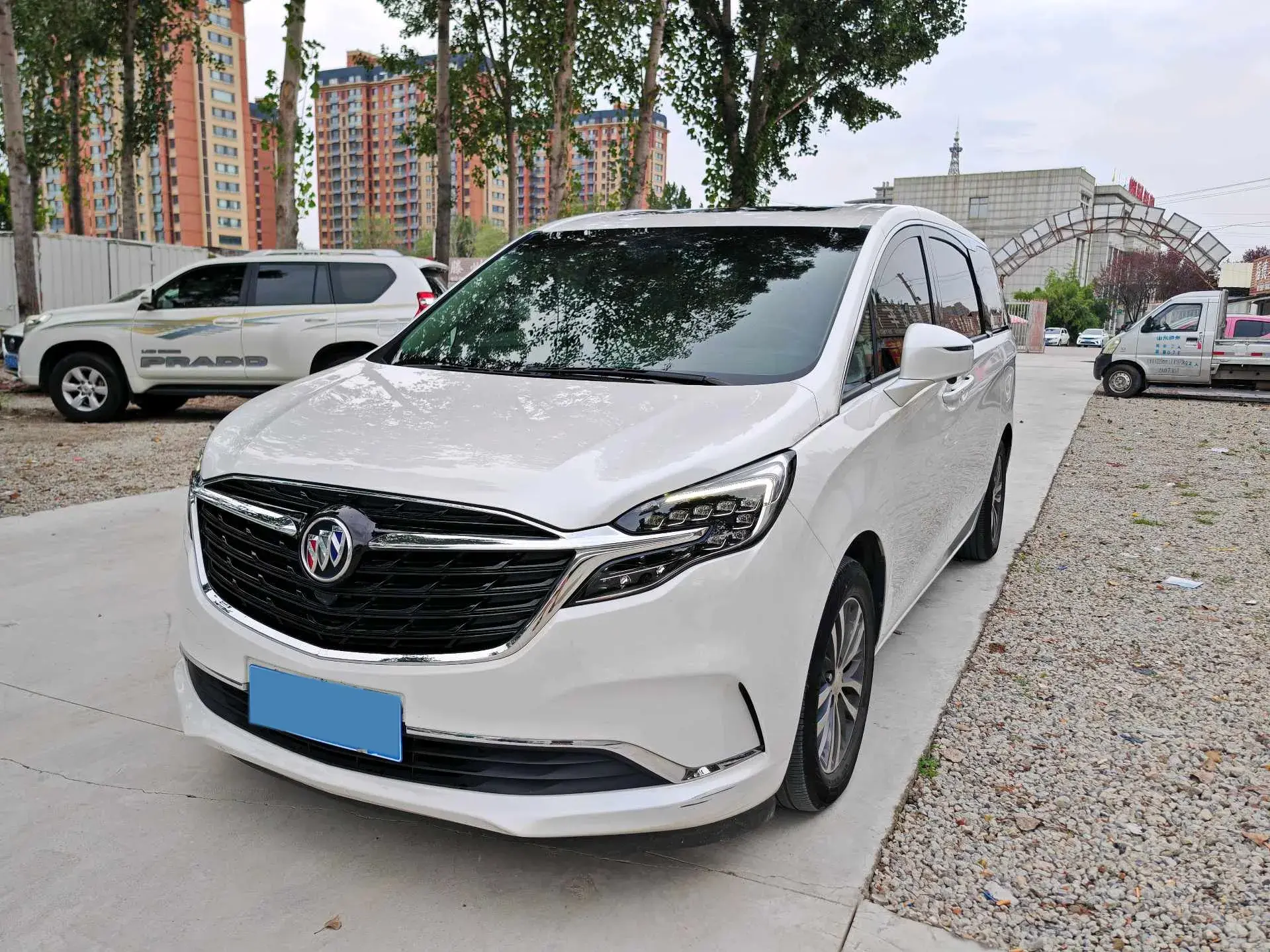 2022 BUICK GL8 view 1