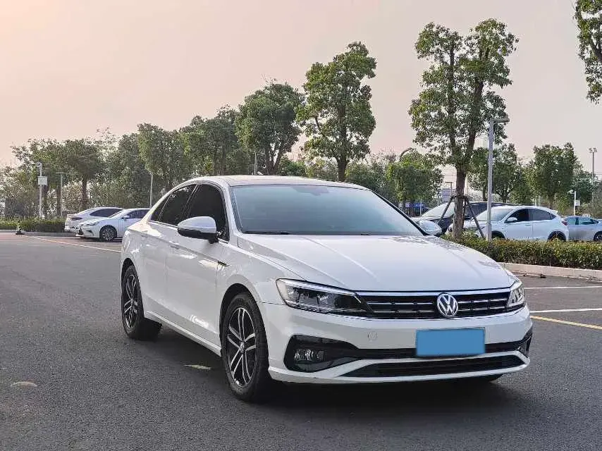 2021 VOLKSWAGEN LAMANDO thumbnail 3