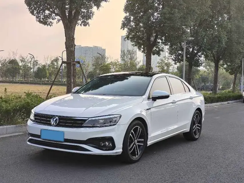 2021 VOLKSWAGEN LAMANDO view 1