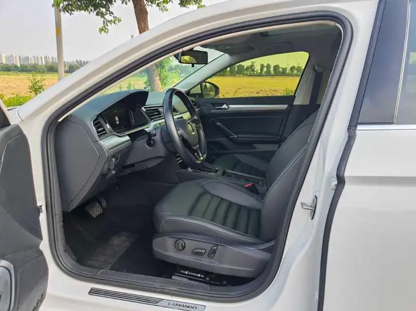 2021 VOLKSWAGEN LAMANDO thumbnail 4