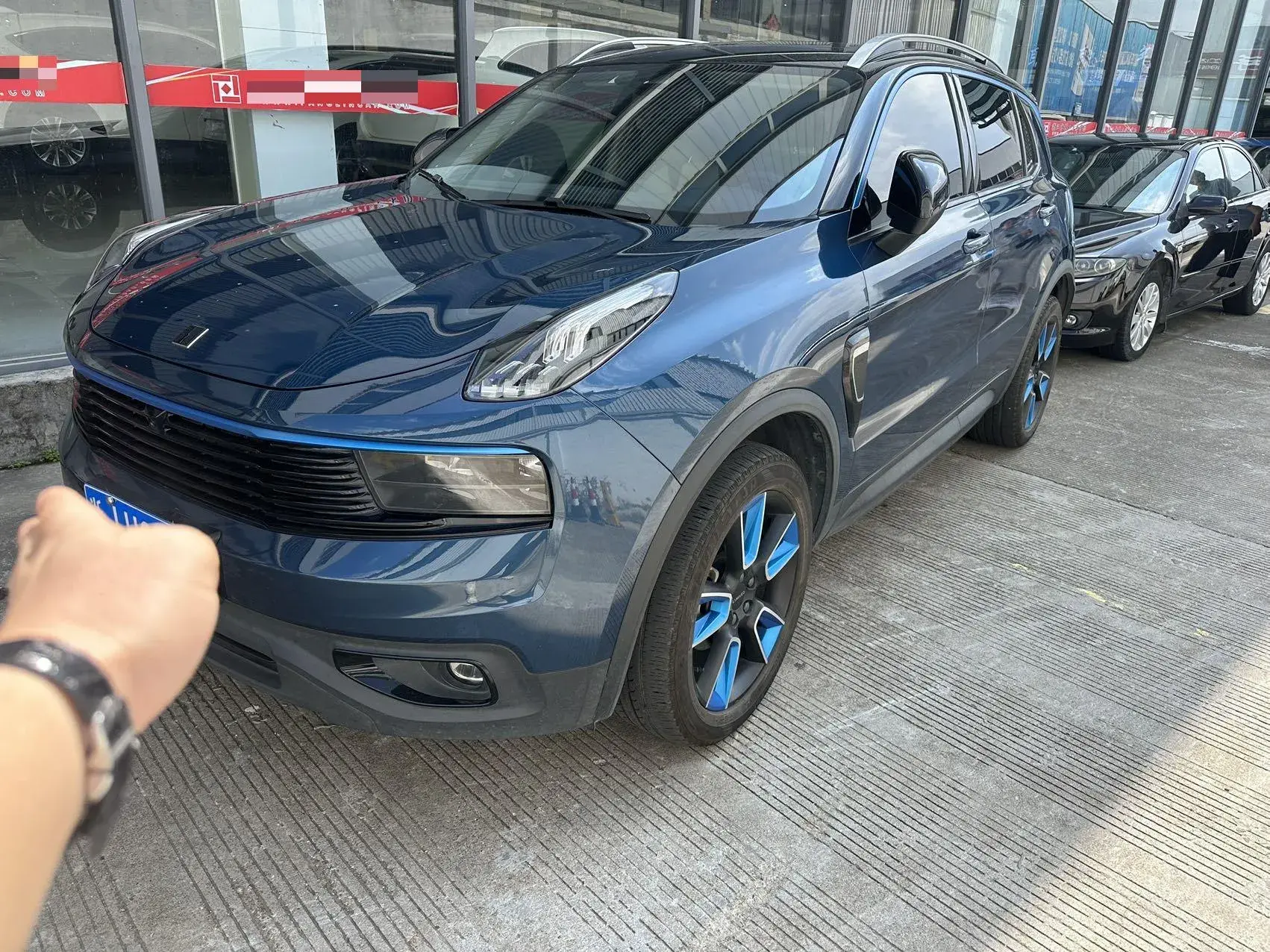 2019 LYNK&CO 01 view 1