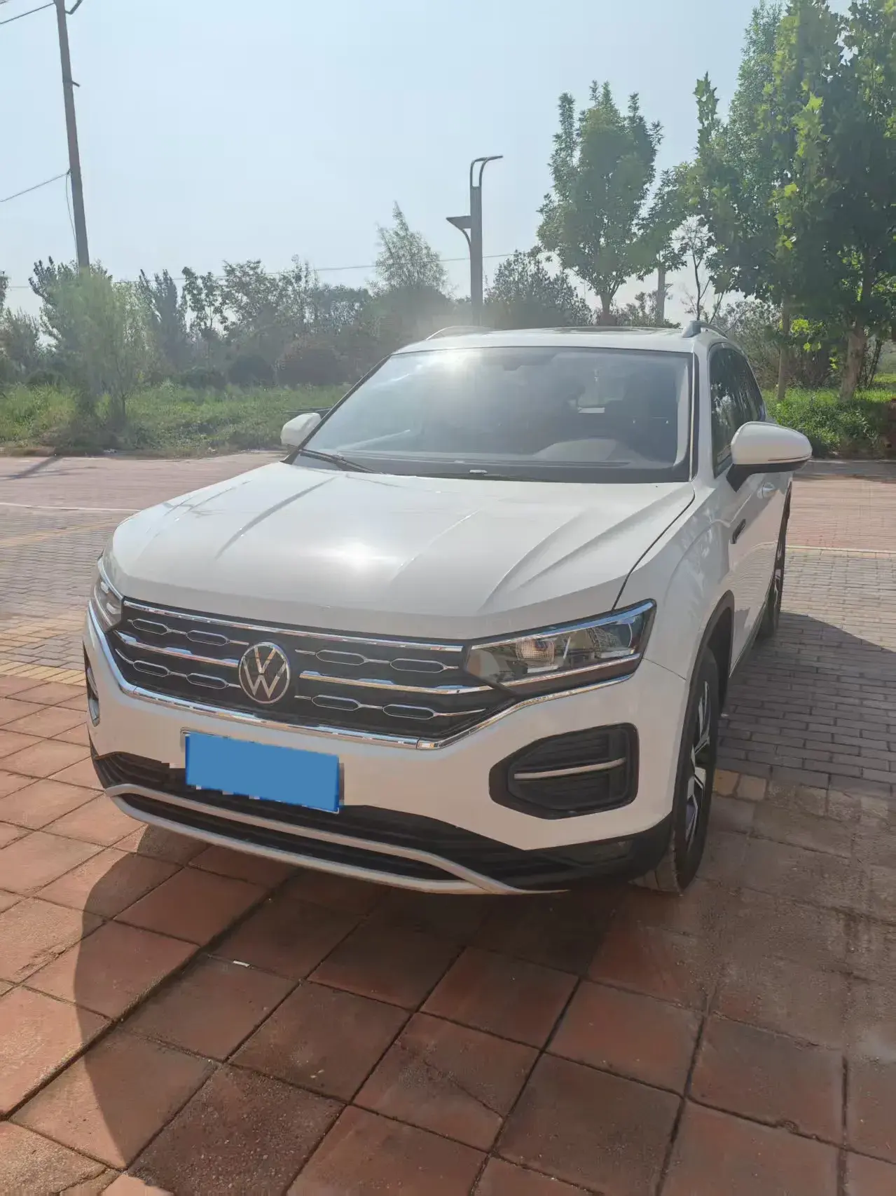 2022 VOLKSWAGEN TAYRON view 1