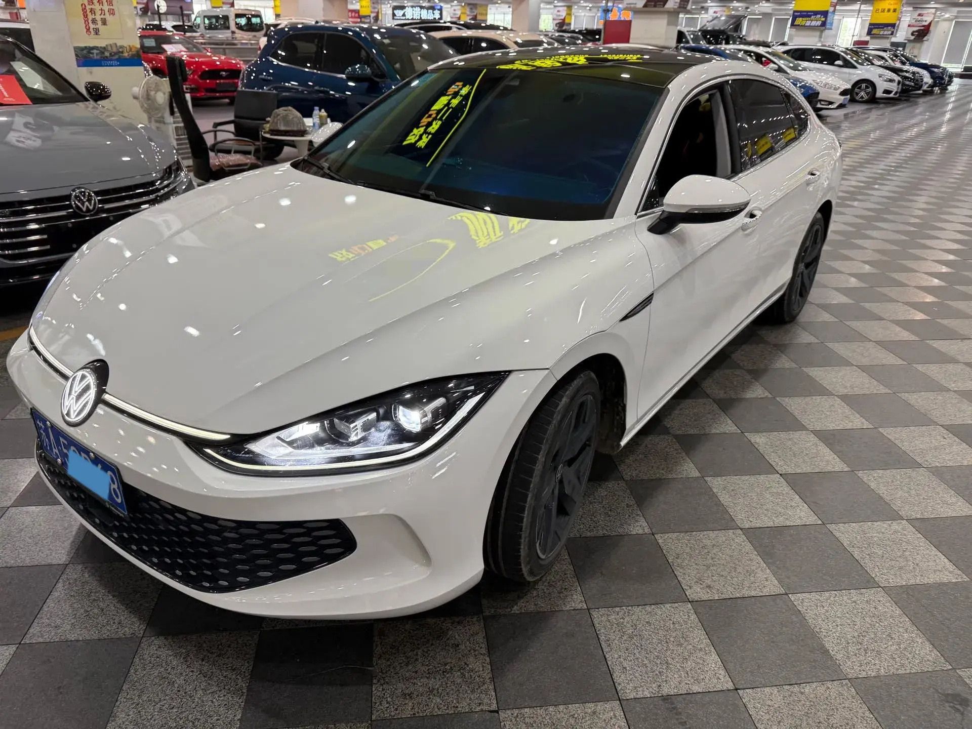 2022 VOLKSWAGEN LAMANDO view 1