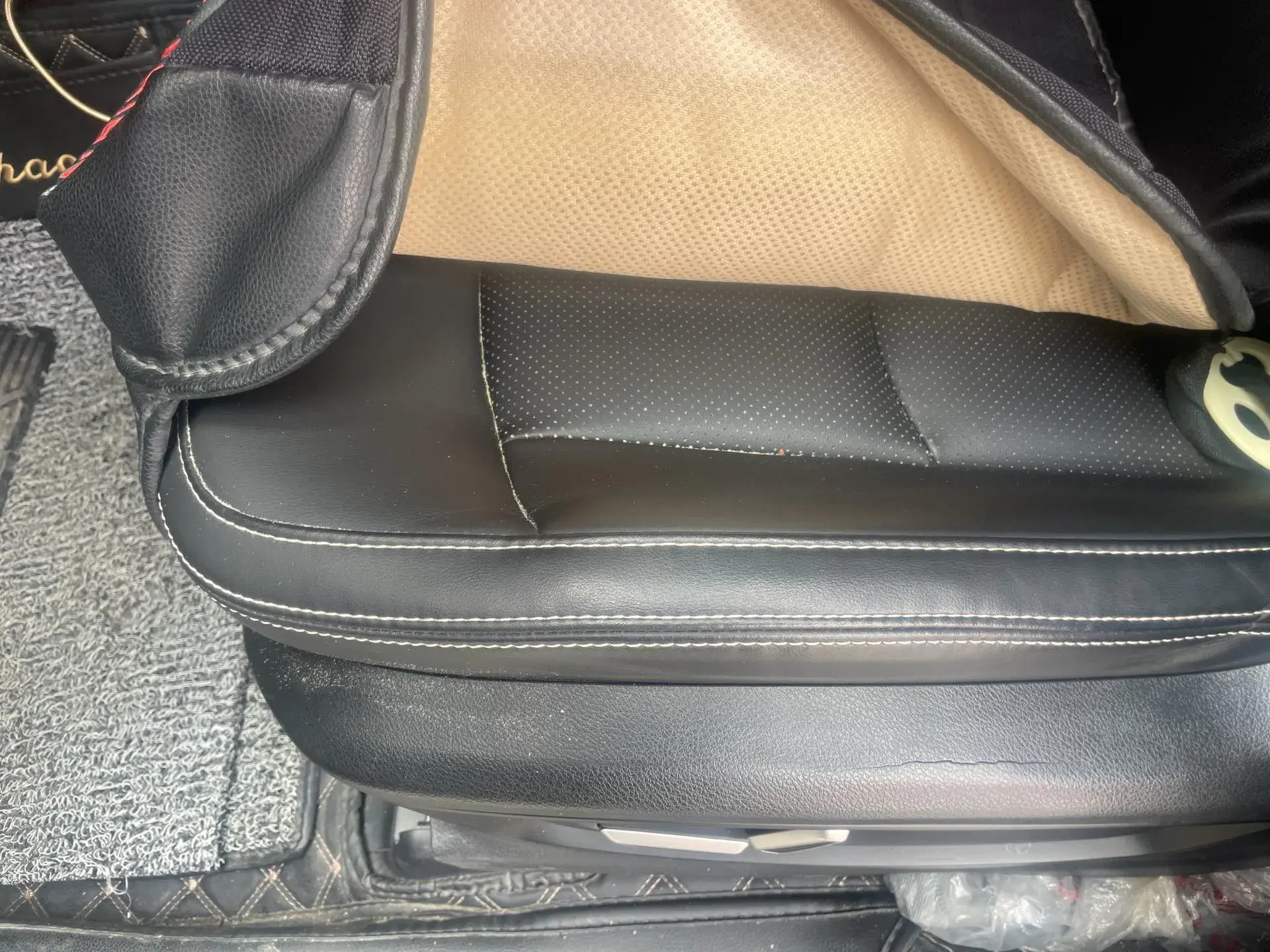 2020 GEELY OKAVANGO thumbnail 3