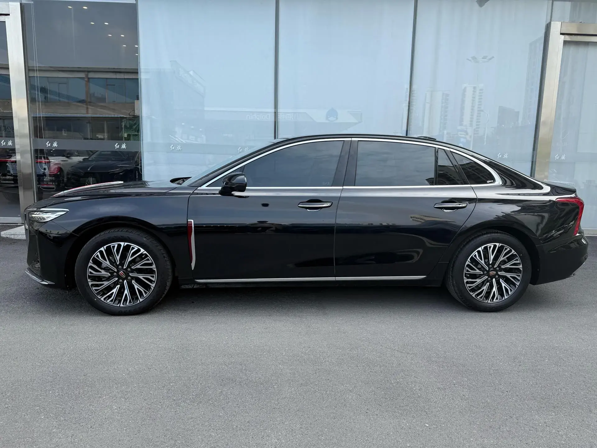 2024 HONGQI H5 thumbnail 3