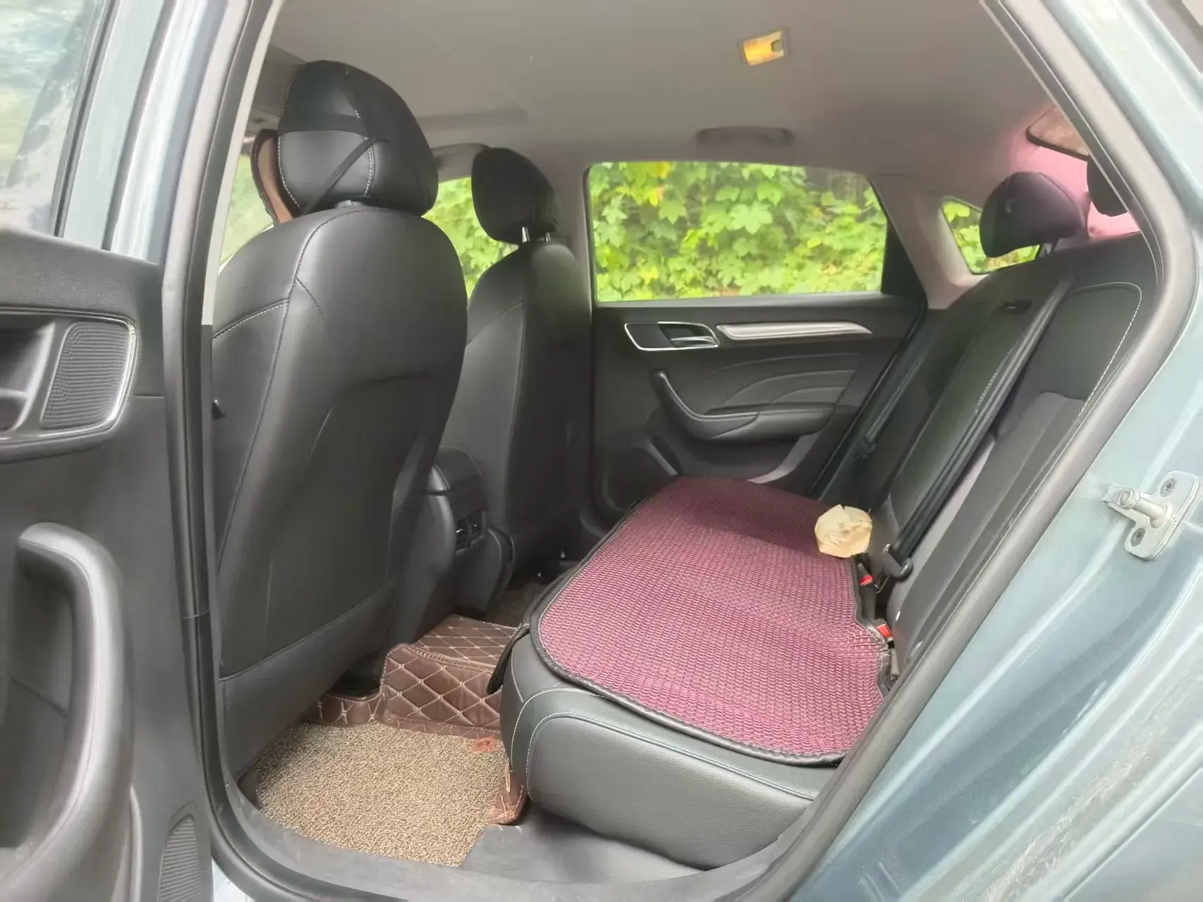 2018 ROEWE I6 thumbnail 2