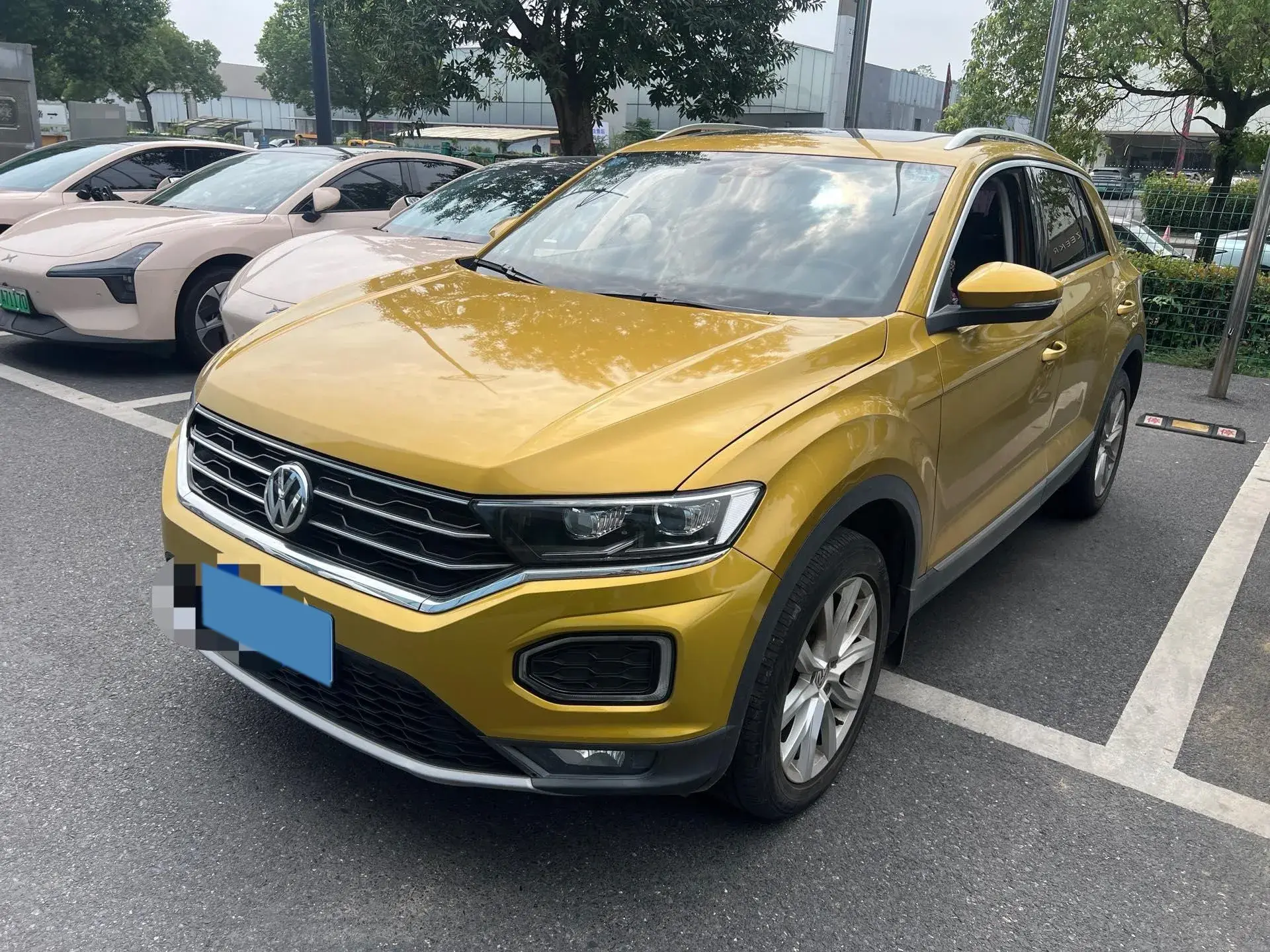 2018 VOLKSWAGEN T-ROC view 1