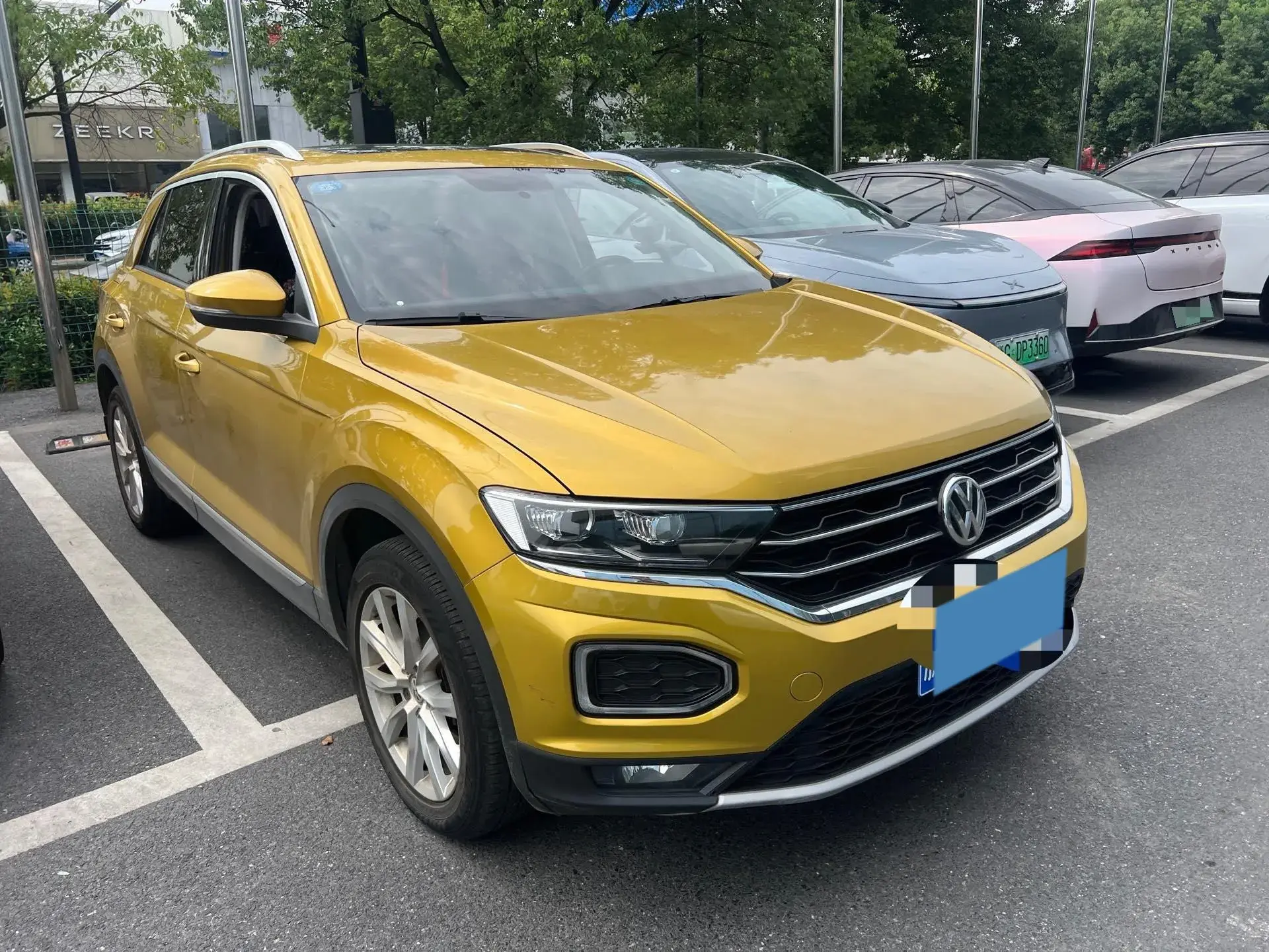 2018 VOLKSWAGEN T-ROC thumbnail 2