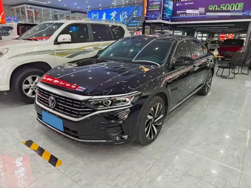 2025 VOLKSWAGEN PASSAT view 1