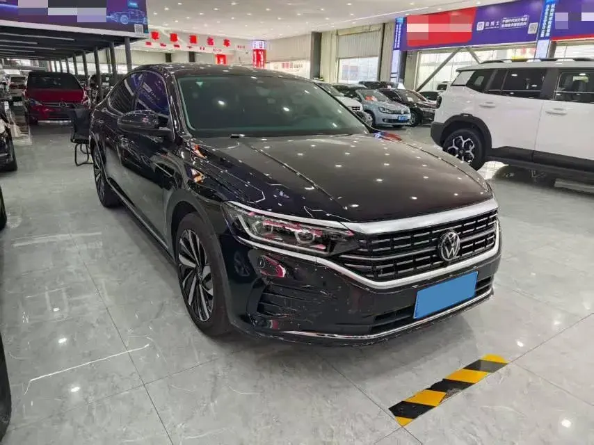 2025 VOLKSWAGEN PASSAT thumbnail 3