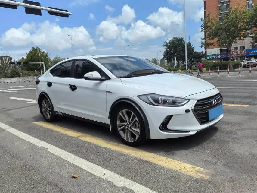 2018 HYUNDAI ELANTRA thumbnail 3