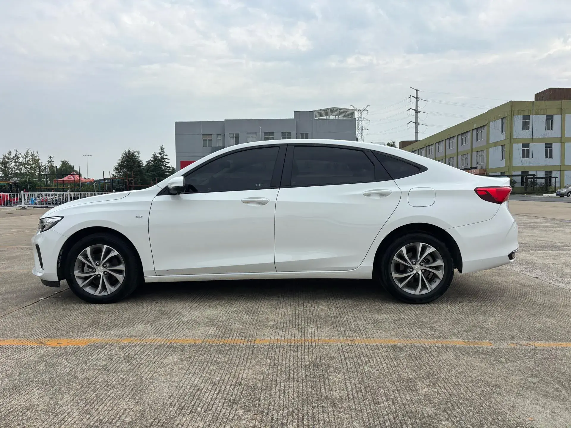 2022 BUICK VERANO thumbnail 3