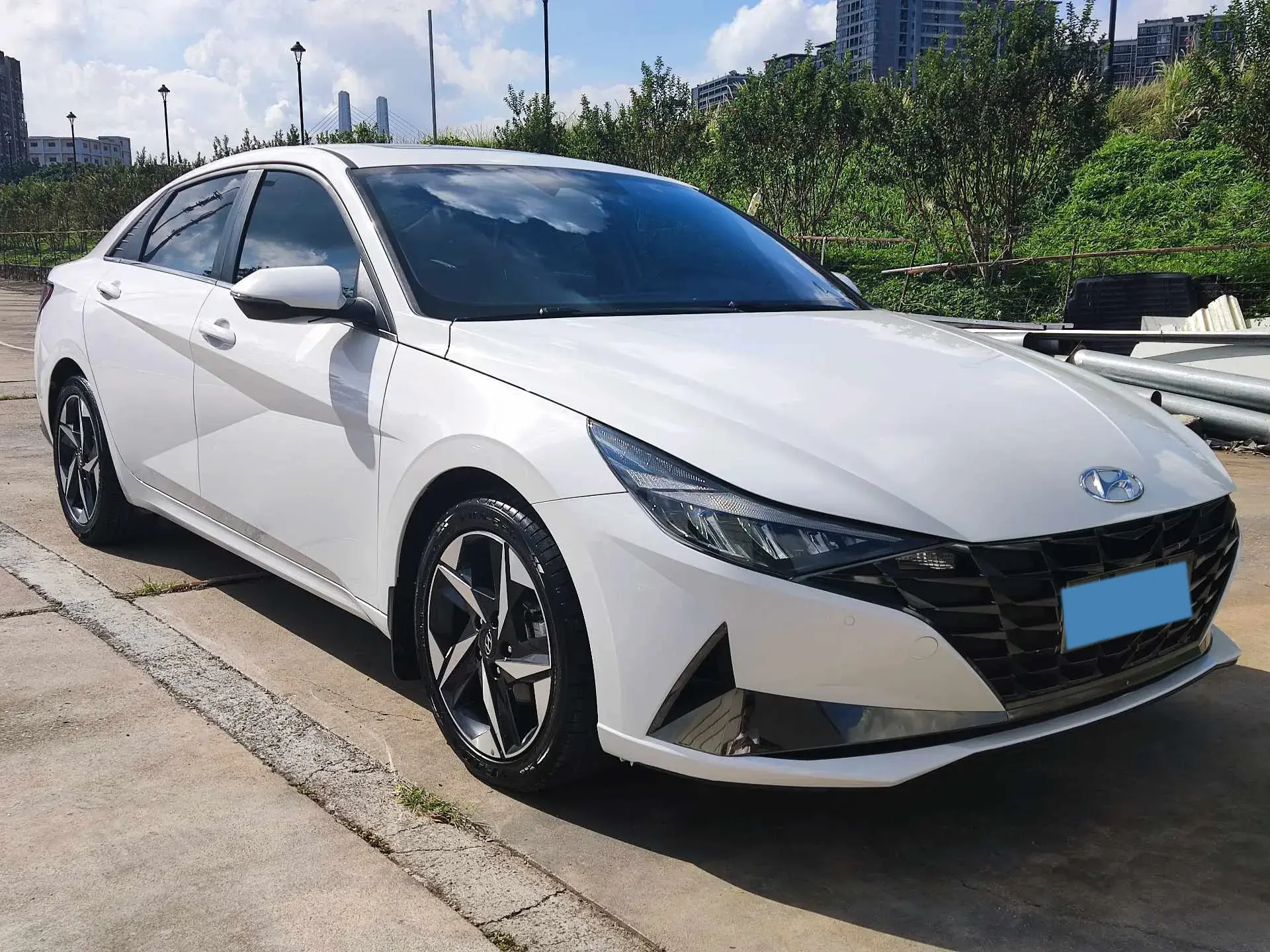 2021 HYUNDAI ELANTRA thumbnail 3