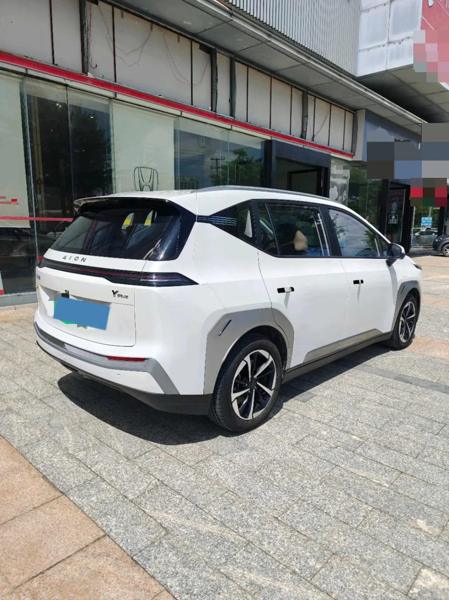 2024 AION Y thumbnail 4