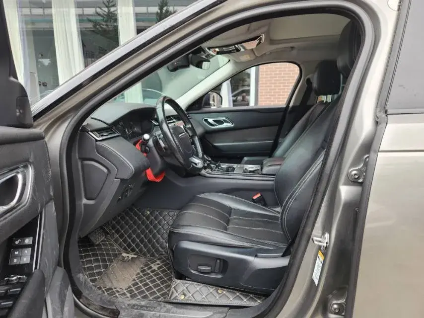 2018 LAND ROVER thumbnail 4