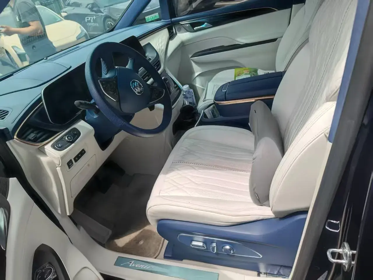 2022 BUICK GL8 thumbnail 3