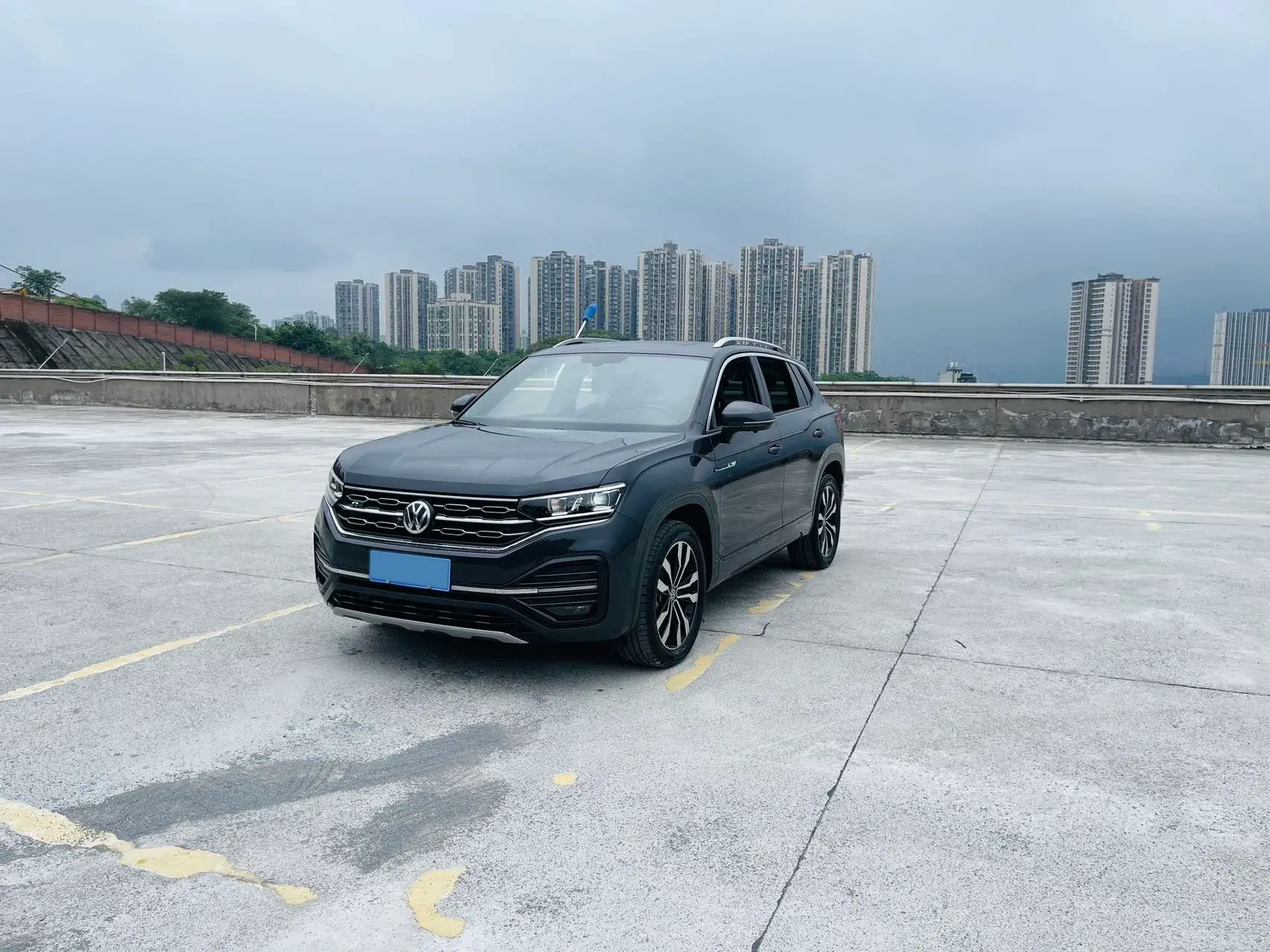 2020 VOLKSWAGEN TAYRON view 1