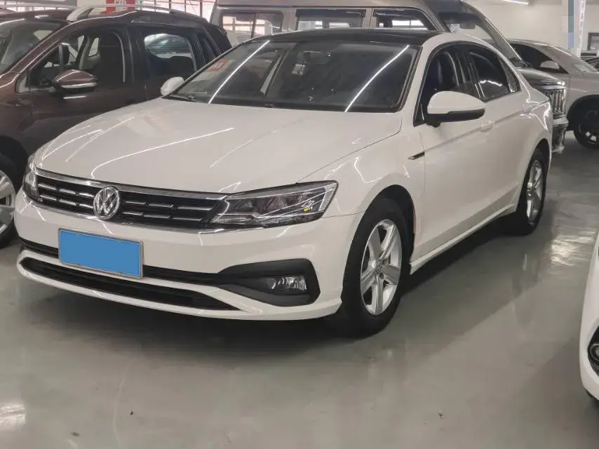 2021 VOLKSWAGEN LAMANDO view 1