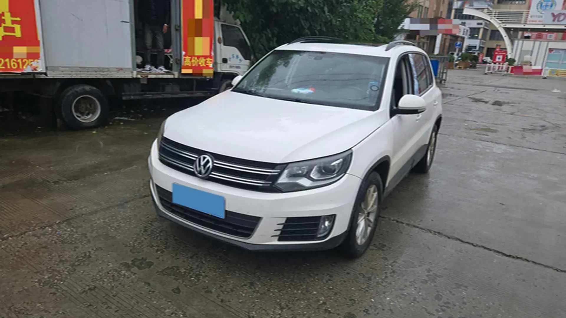 2016 VOLKSWAGEN TIGUAN view 1