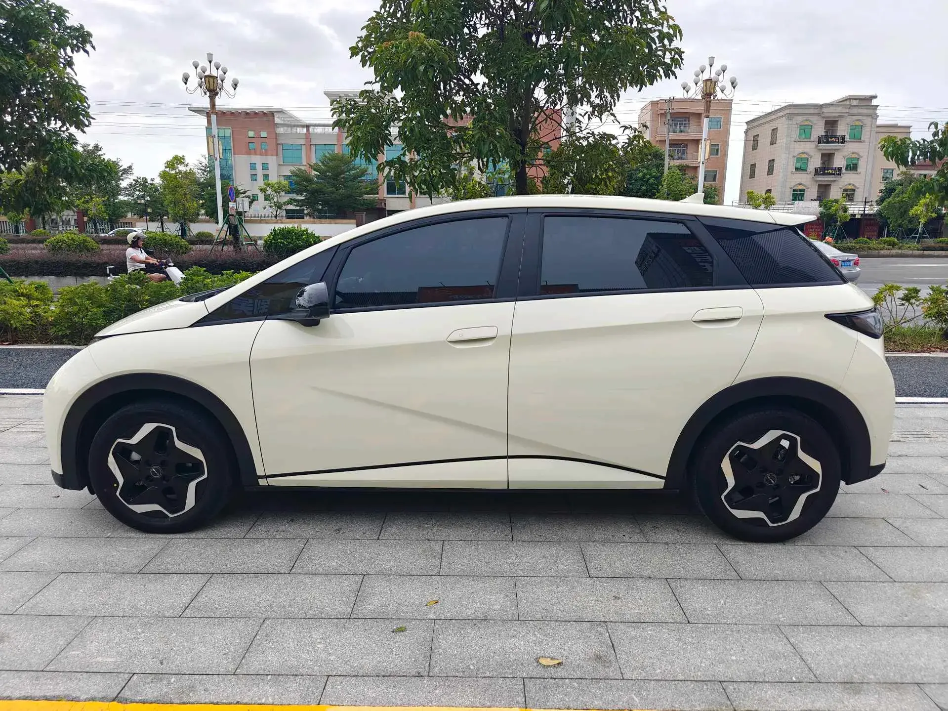 2021 BYD DOLPHIN thumbnail 3