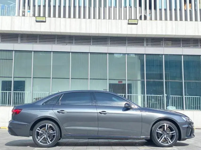 2022 AUDI A4L thumbnail 3