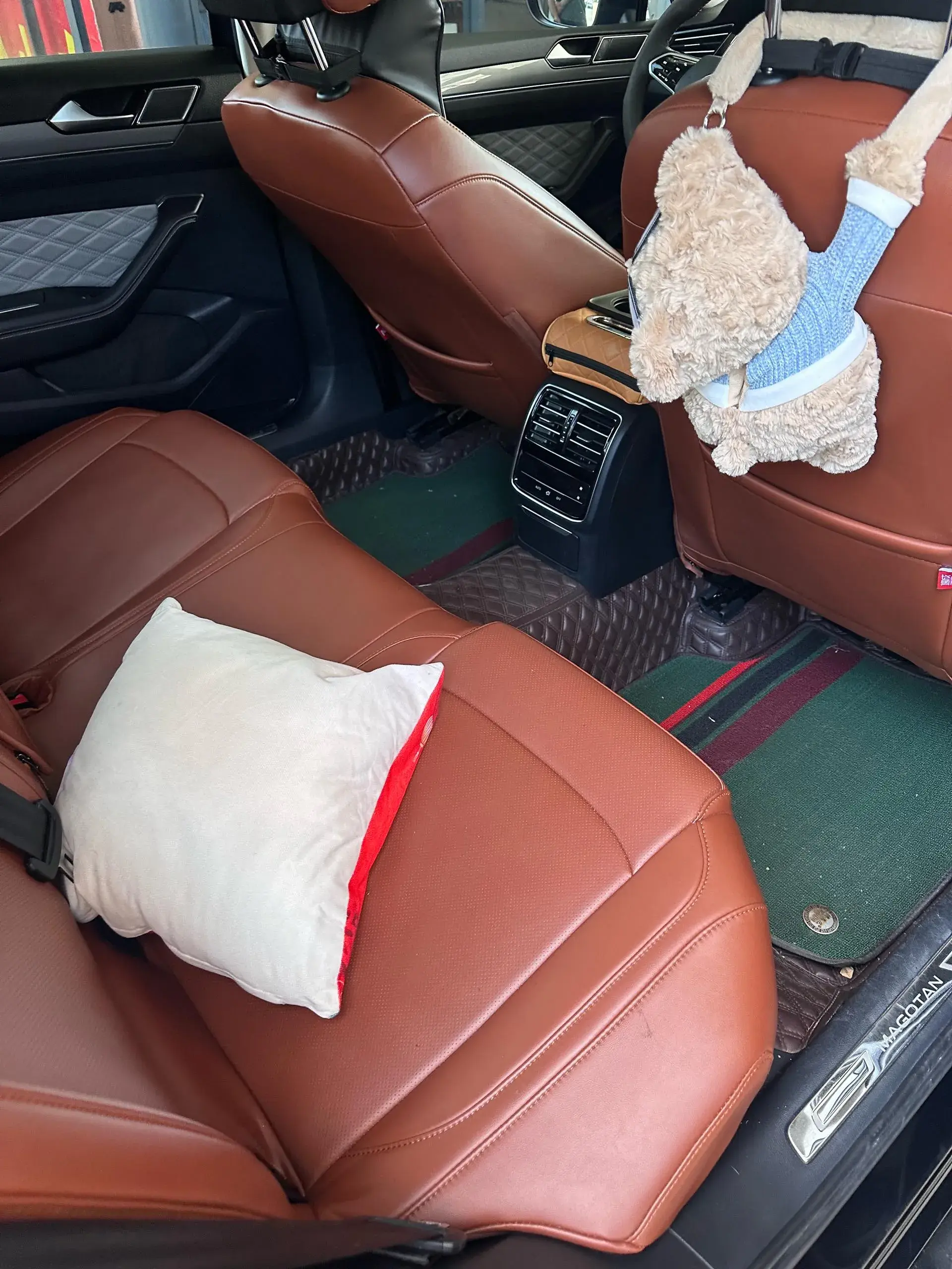 2023 VOLKSWAGEN MAGOTAN thumbnail 3