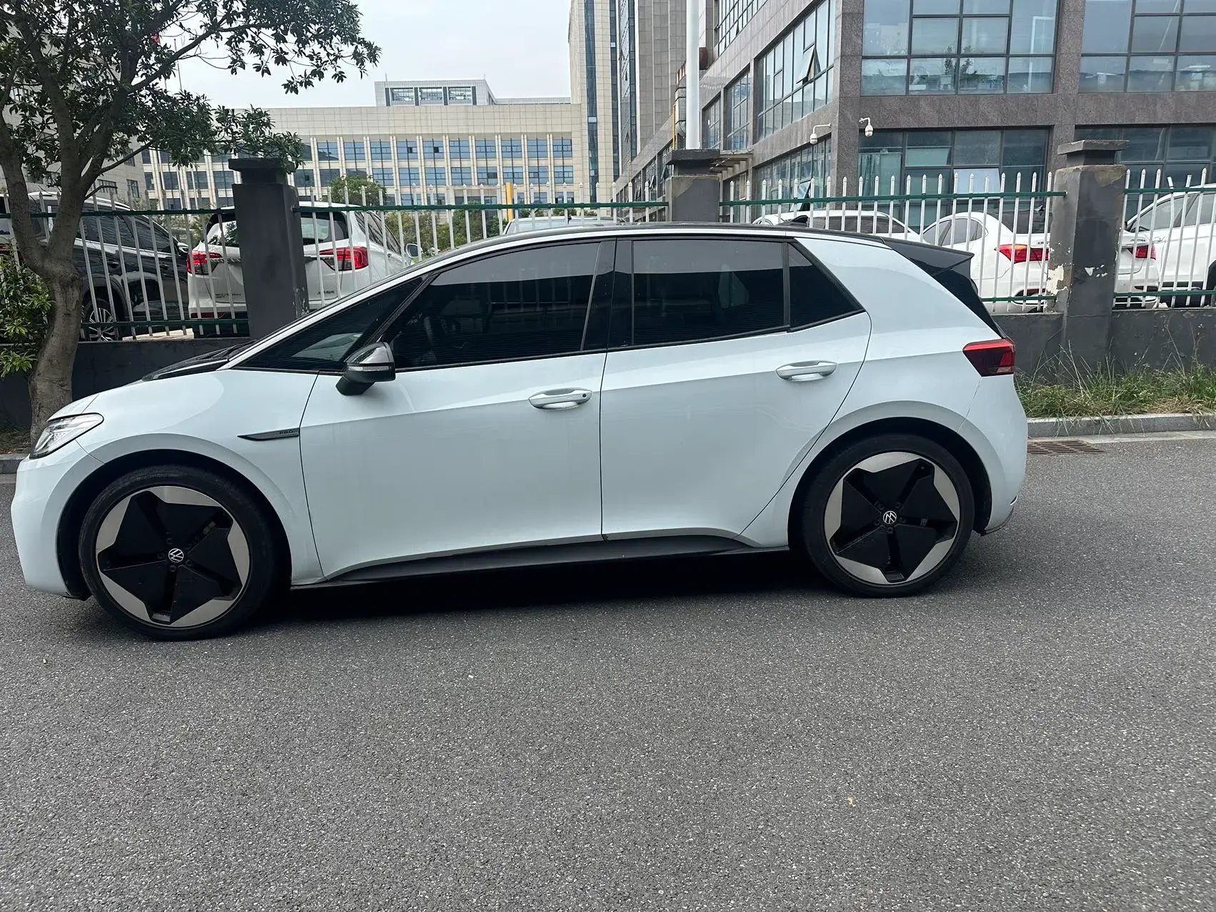 2021 VOLKSWAGEN ID.3 thumbnail 3