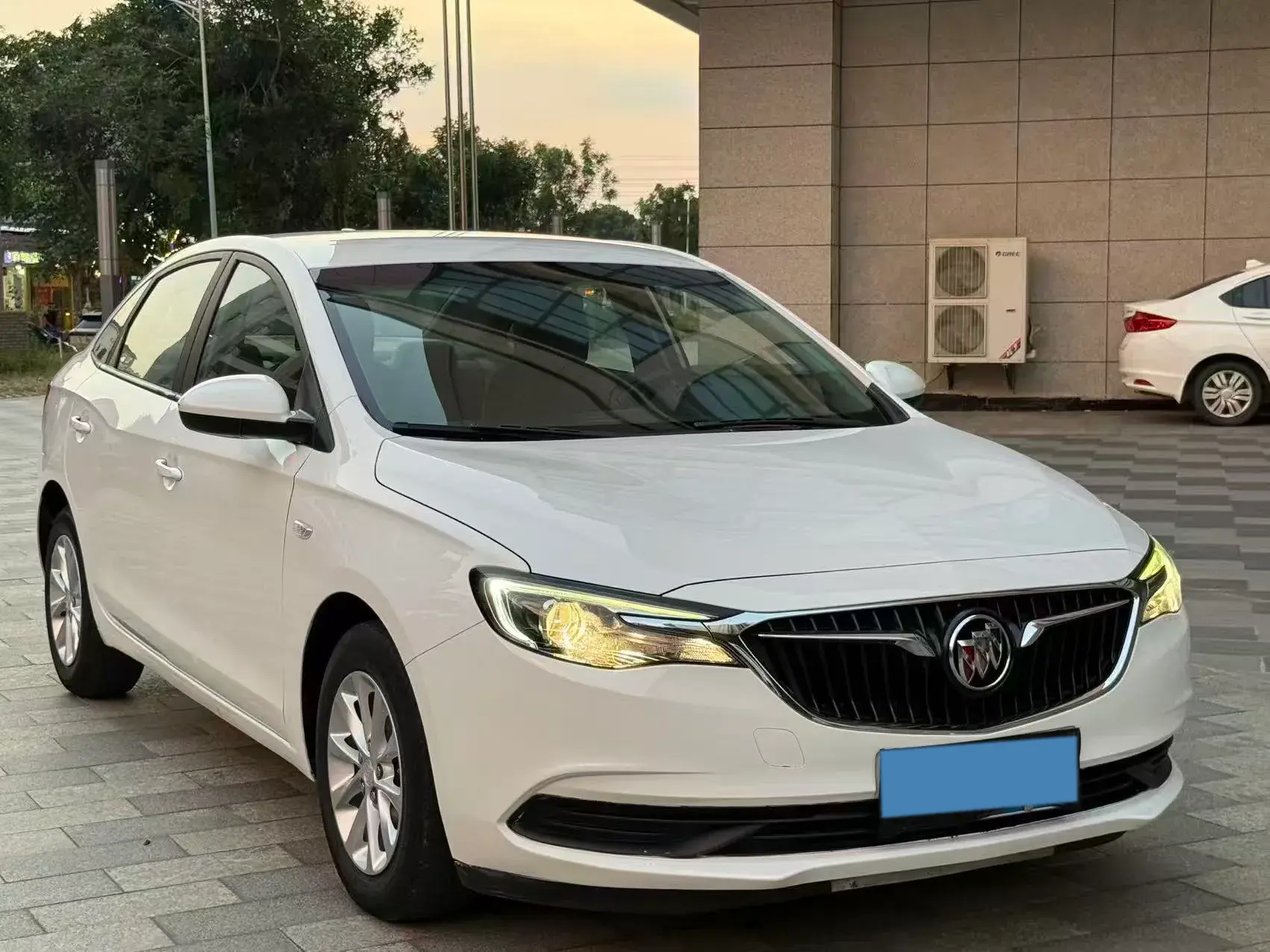 2019 BUICK EXCELLE thumbnail 2