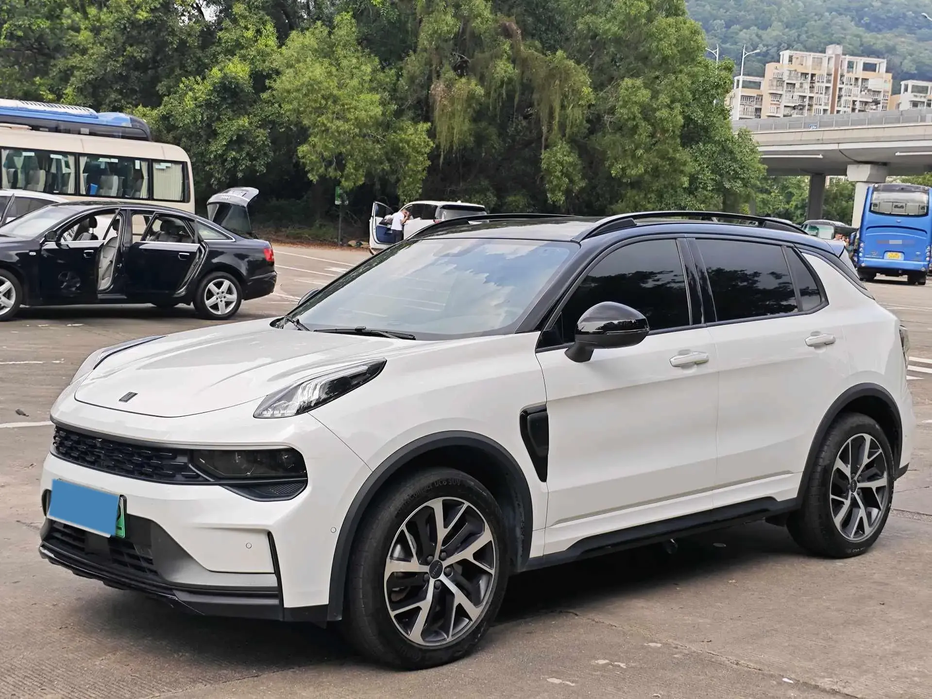 2021 LYNK&CO 01 view 1
