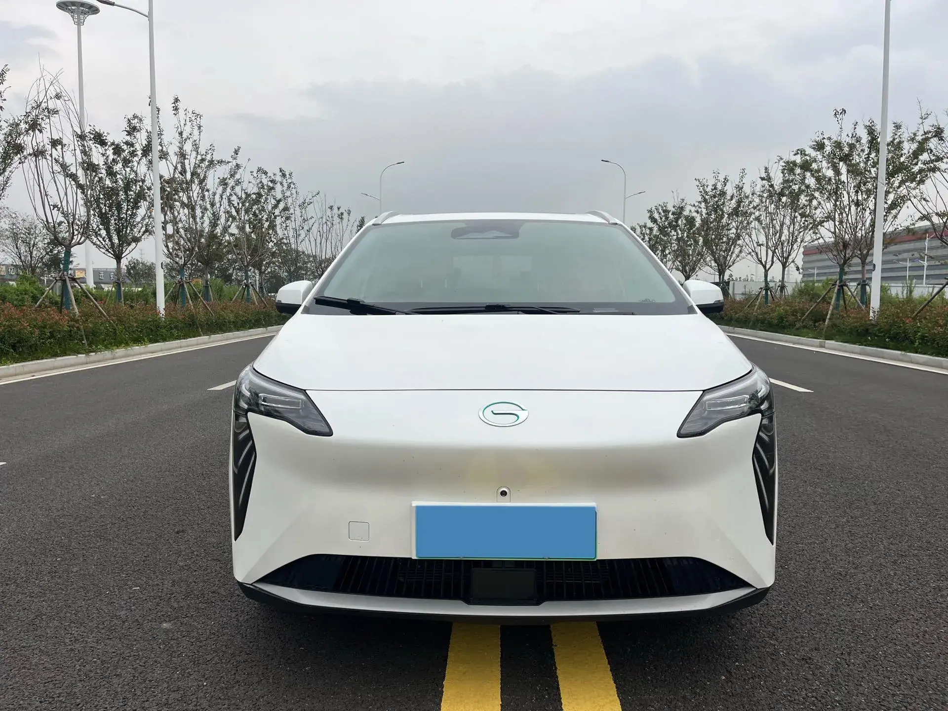 2024 AION Y thumbnail 2