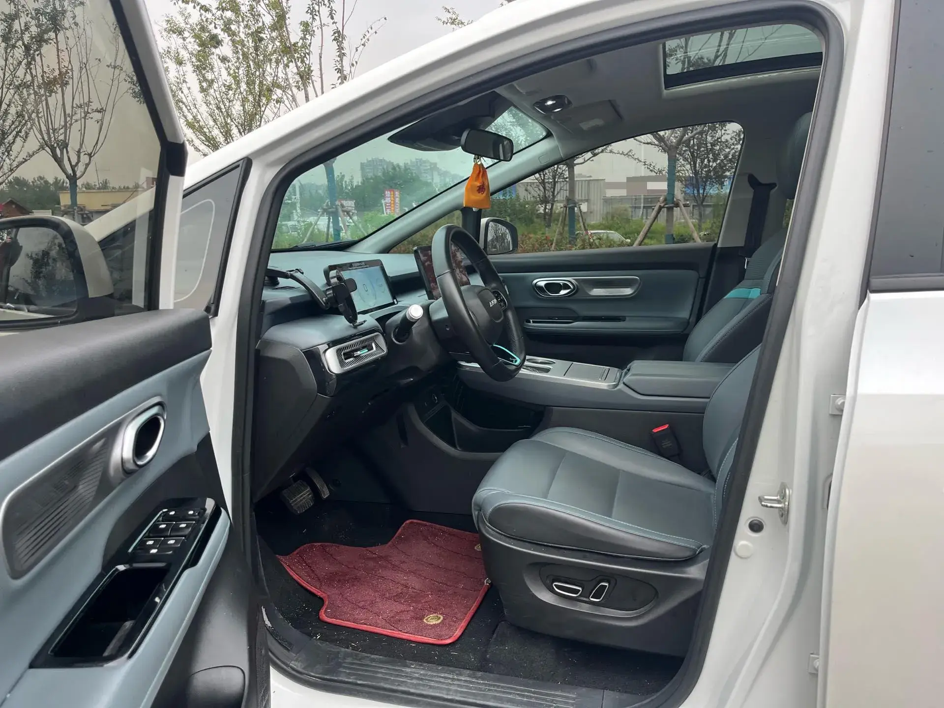 2024 AION Y thumbnail 4