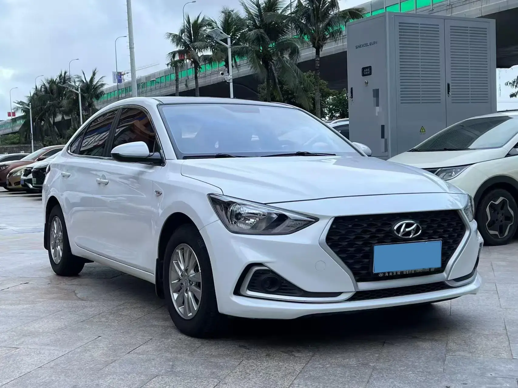 2017 HYUNDAI CELESTA thumbnail 3
