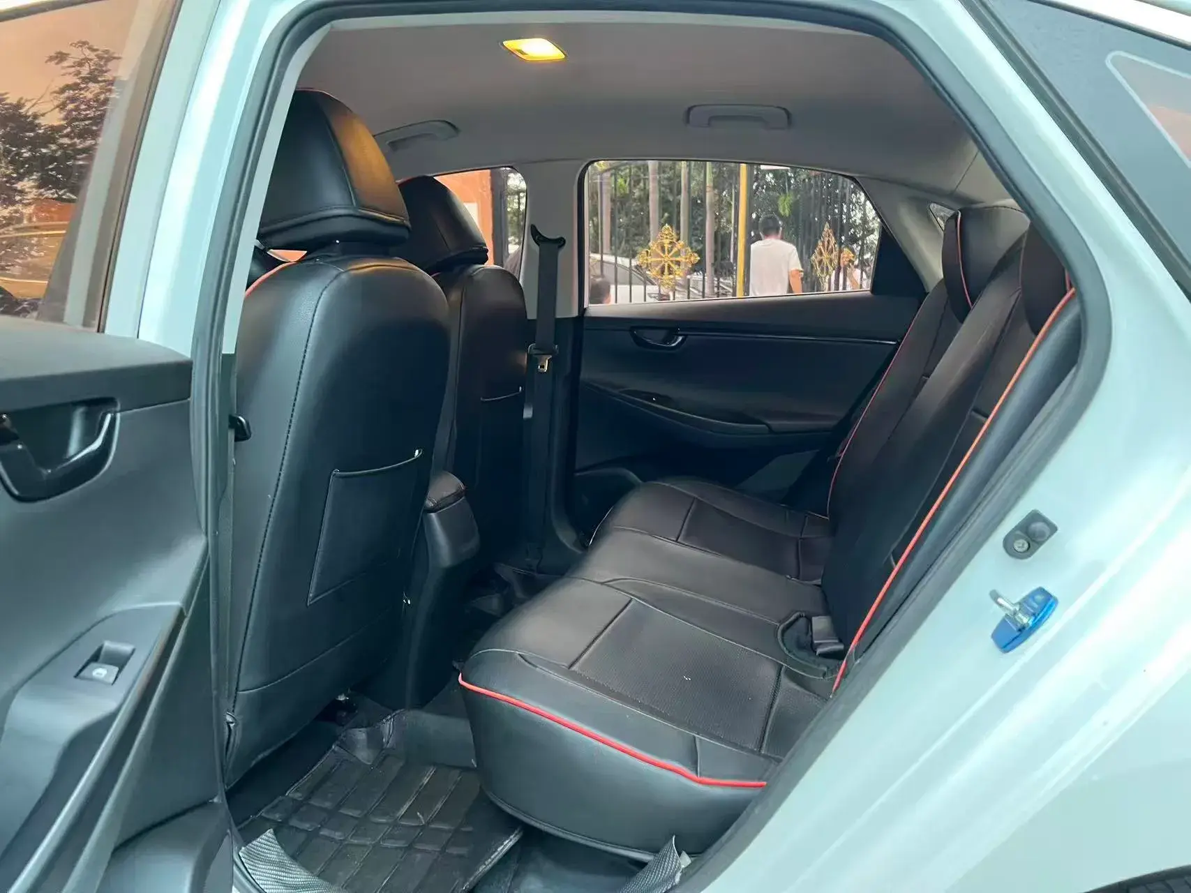 2017 HYUNDAI CELESTA thumbnail 4