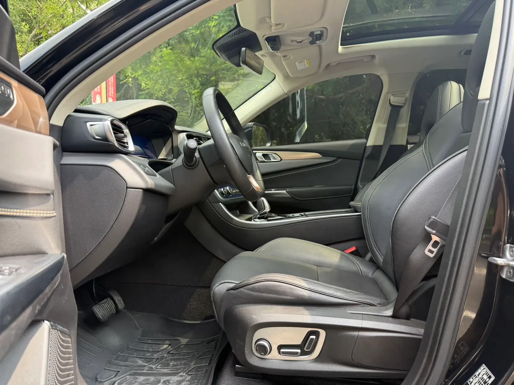 2019 LYNK&CO 01 thumbnail 4